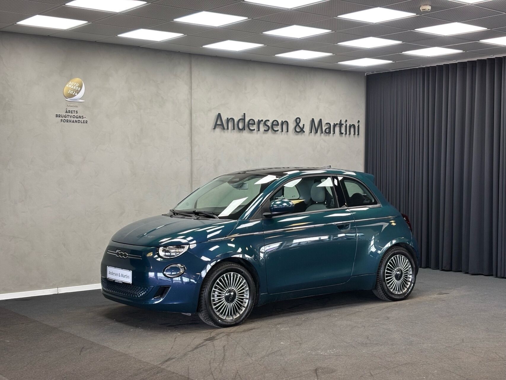 Grå Fiat 500e fra 2021