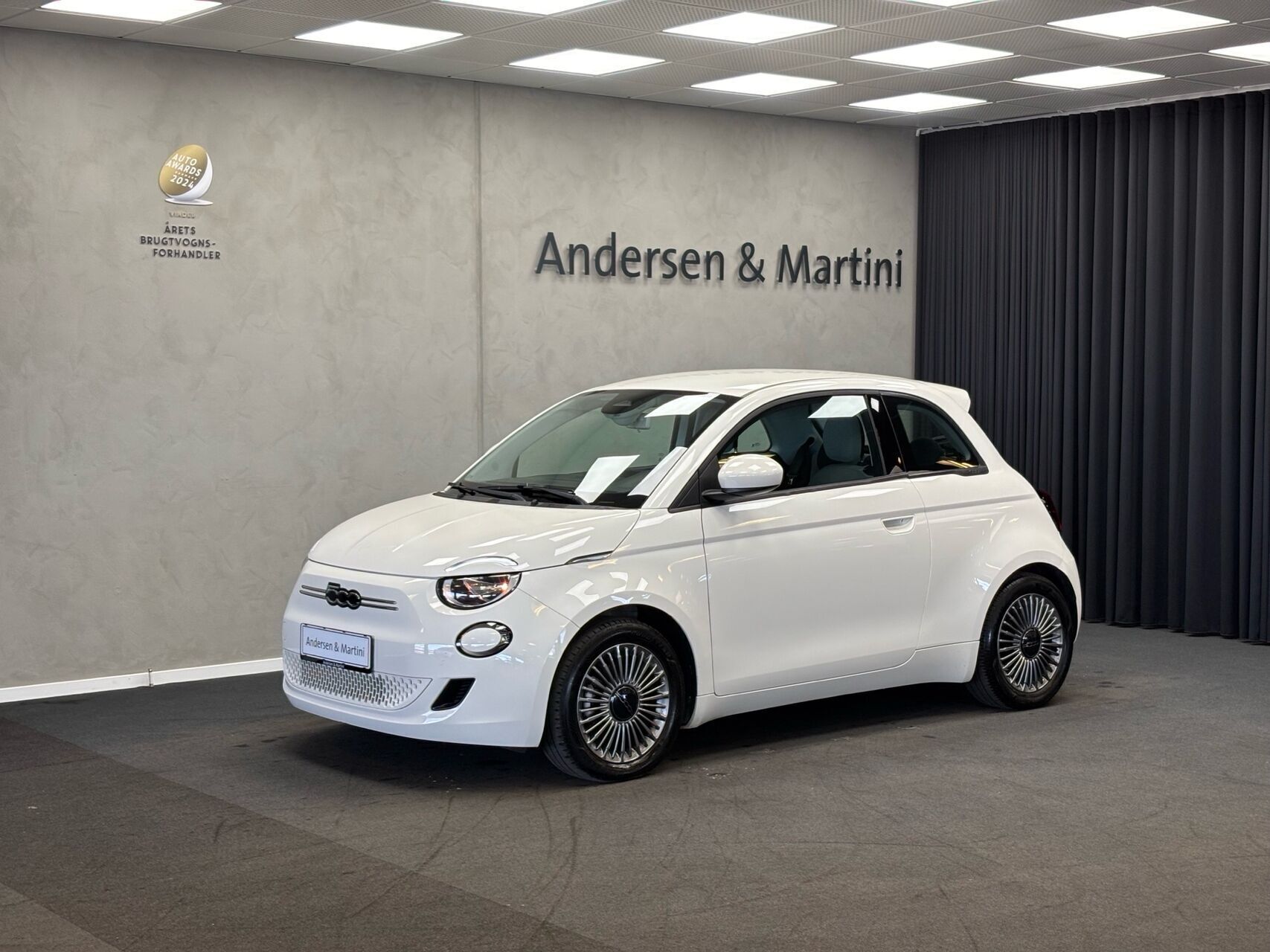 Hvid Fiat 500e fra 2023