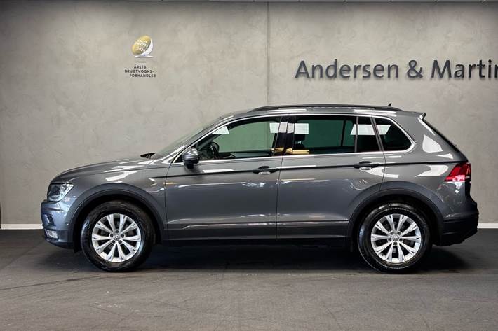 Grå VW Tiguan fra 2017