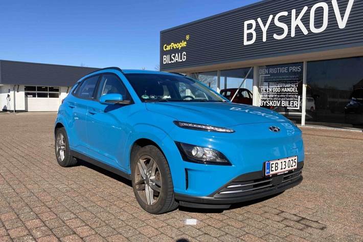 Blå Hyundai Kona fra 2022