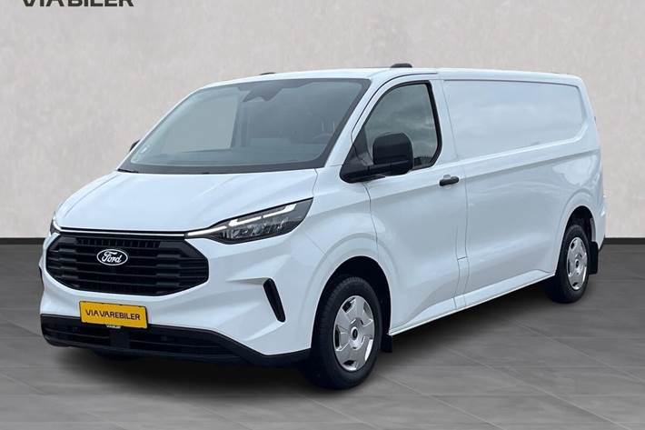 Hvid Ford Transit Custom fra 2024 set udefra