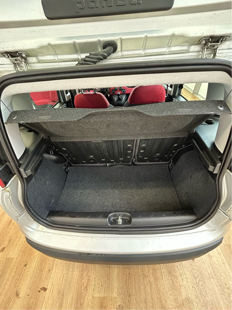 Sølv Fiat Panda fra 2012