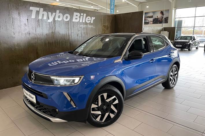 Blå Opel Mokka-e fra 2023
