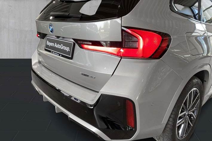 Sølv BMW iX1 fra 2024