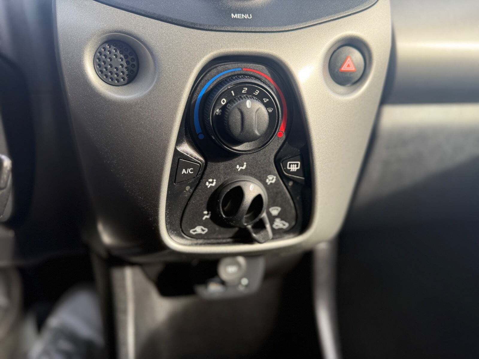 Sort Peugeot 108 fra 2015