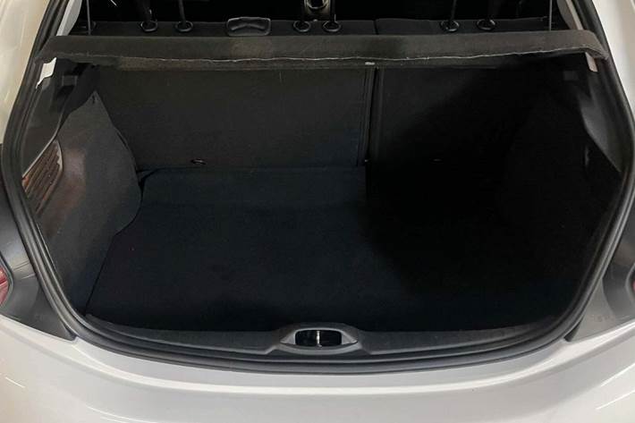 Hvid Peugeot 208 fra 2015