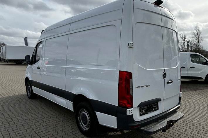 Hvid Mercedes Sprinter 317 fra 2021