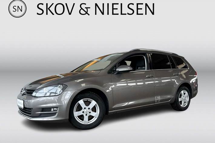 Grå VW Golf VII fra 2014