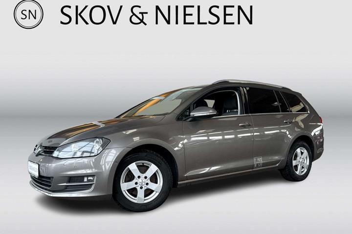 Grå VW Golf VII fra 2014 set udefra