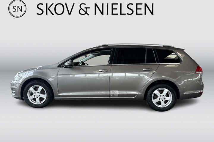 Grå VW Golf VII fra 2014