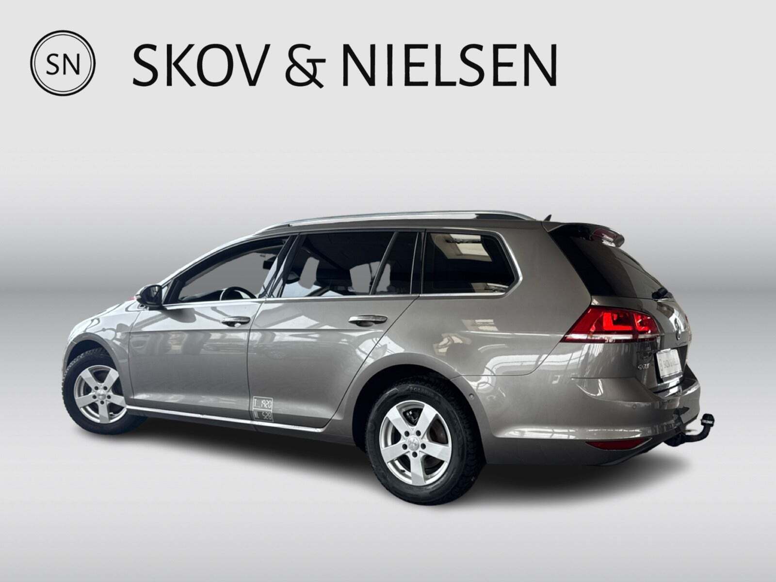 Grå VW Golf VII fra 2014