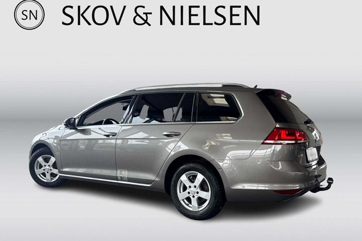 Grå VW Golf VII fra 2014