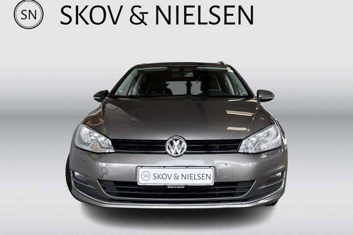 Grå VW Golf VII fra 2014