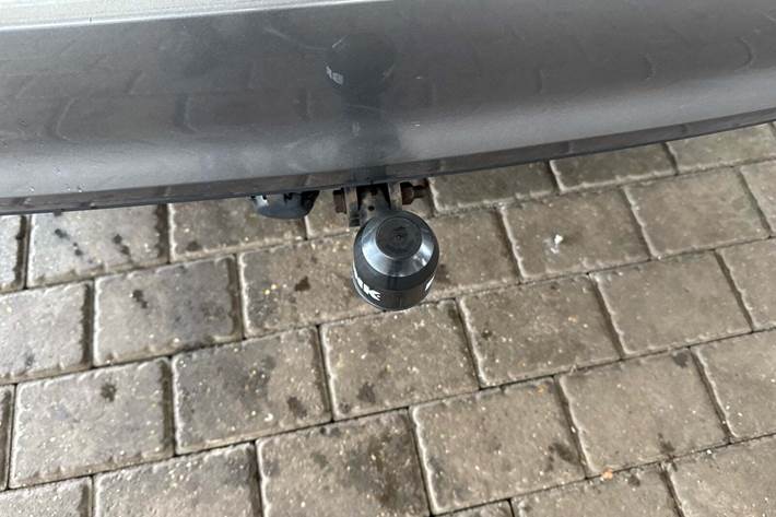 Grå VW Golf VII fra 2014