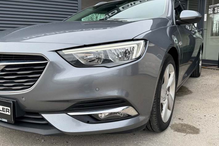 Grå Opel Insignia fra 2018