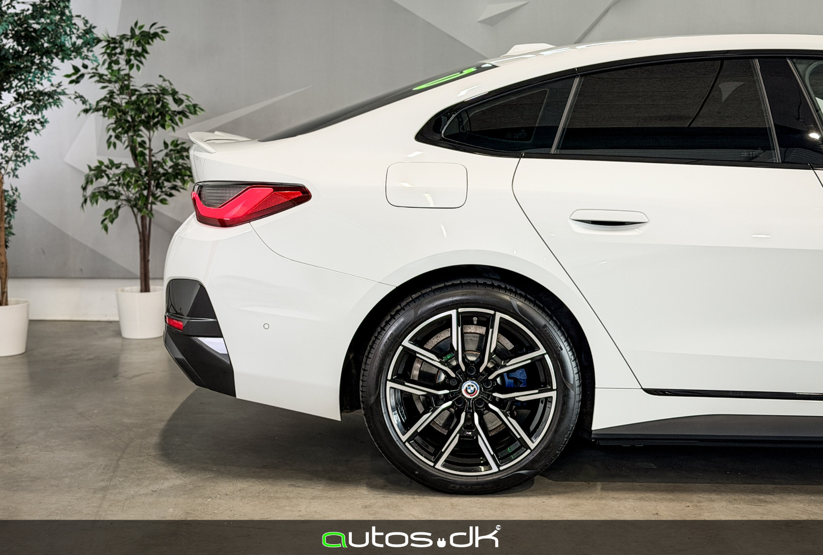 Hvid BMW i4 fra 2023