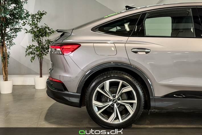 Grå Audi Q4 e-tron fra 2022