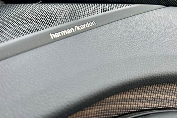 Blå Renault Megane E-Tech fra 2024