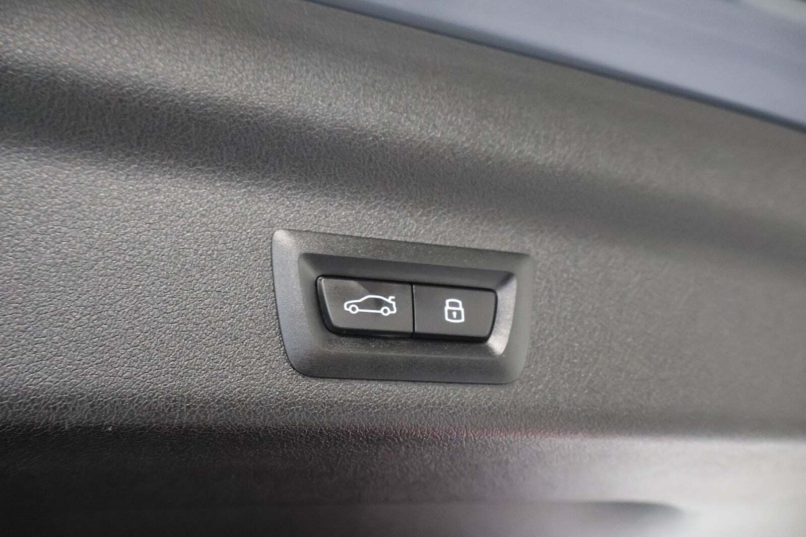 Blå BMW iX1 fra 2025