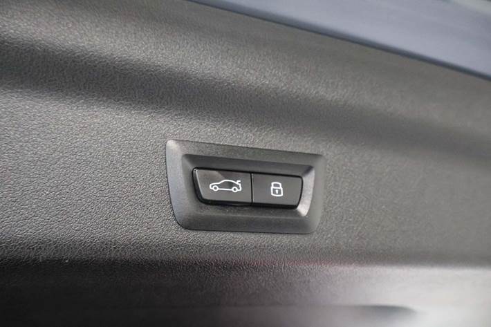 Blå BMW iX1 fra 2025