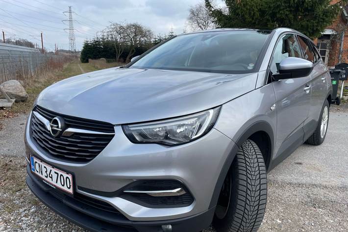 Grå Opel Grandland X fra 2019