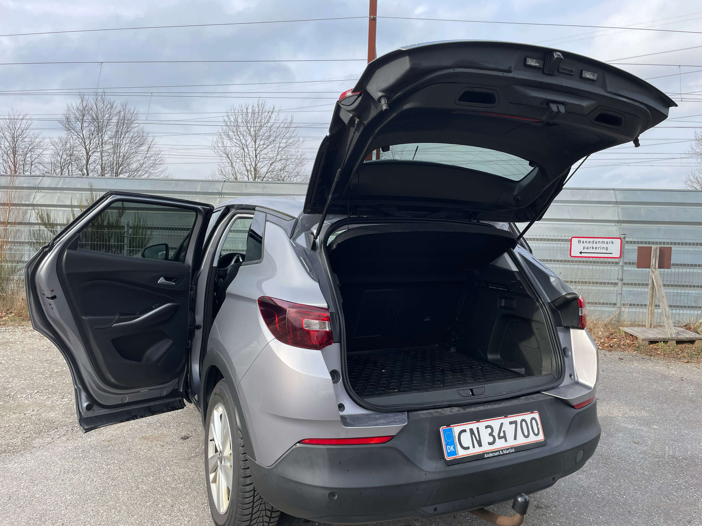 Grå Opel Grandland X fra 2019