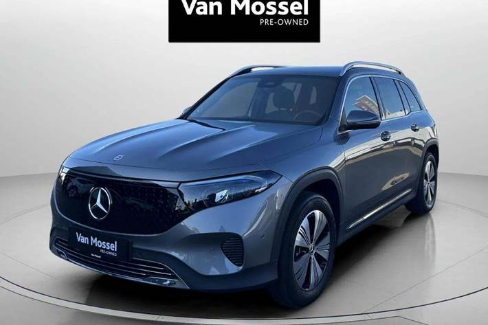 Grå Mercedes EQB250+ fra 2024 set udefra