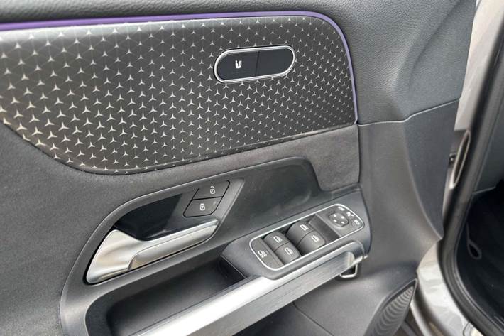 Grå Mercedes EQB250+ fra 2025