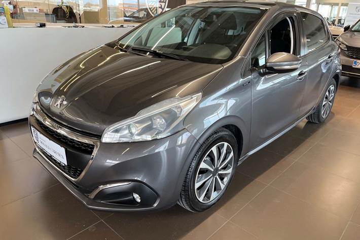 Grå Peugeot 208 fra 2019