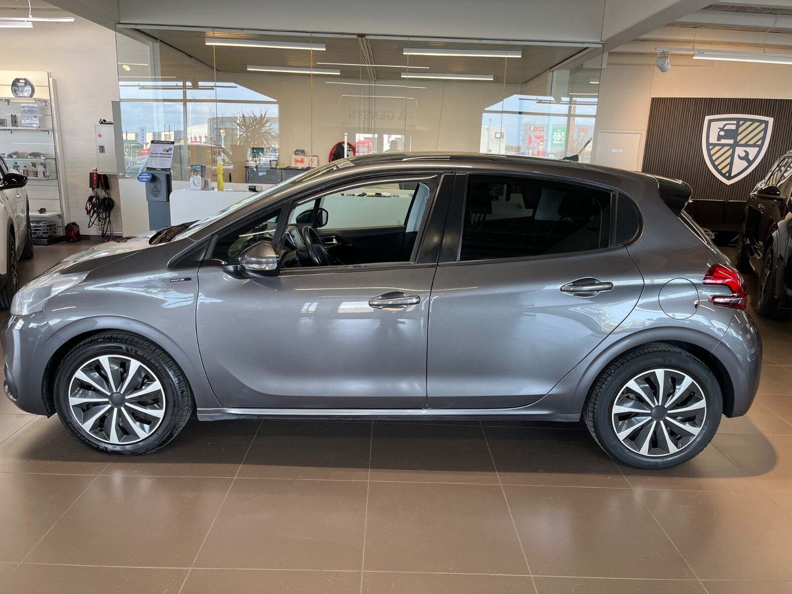 Peugeot 208 1,5 BlueHDi 100 Signature Sky