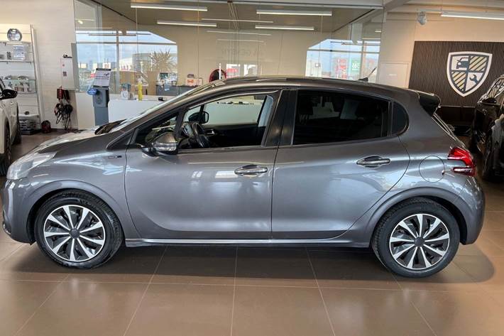 Grå Peugeot 208 fra 2019