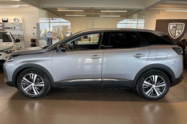 Sølv Peugeot 3008 fra 2022