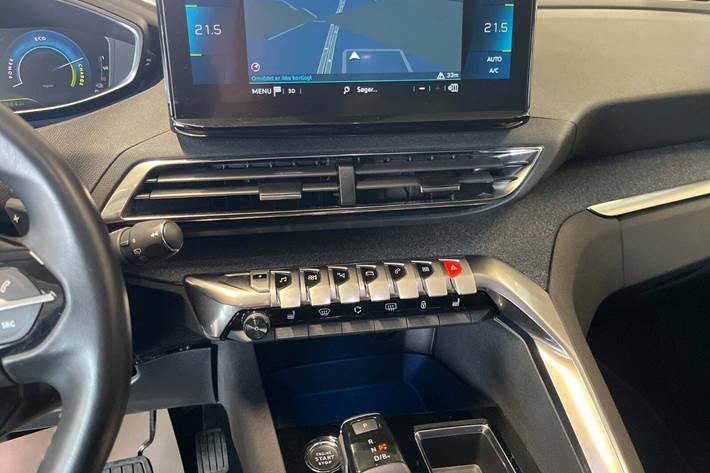 Sølv Peugeot 3008 fra 2022