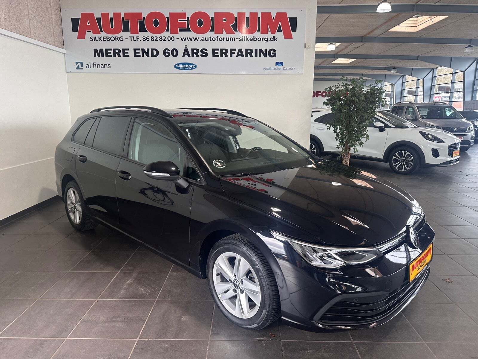 VW Golf VIII 1,5 eTSi 130 Life Variant DSG Van