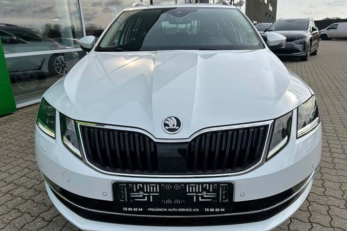 Hvid Skoda Octavia fra 2020