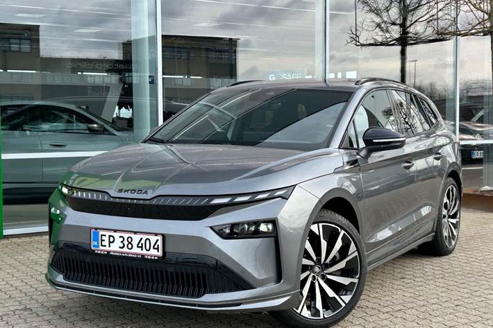 Grå Skoda Enyaq fra 2026 set udefra
