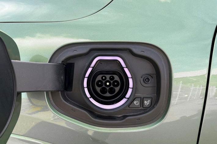 Grøn Ford Kuga fra 2024