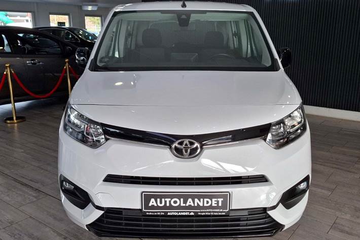 Hvid Toyota ProAce City Verso fra 2022