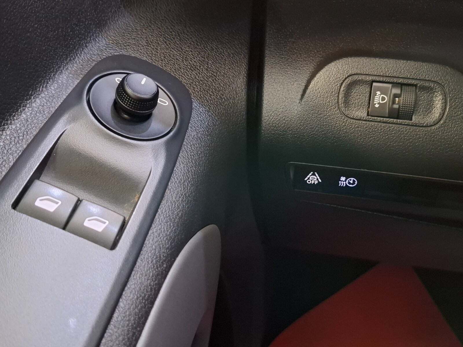 Hvid Toyota ProAce City Verso fra 2022 set indefra