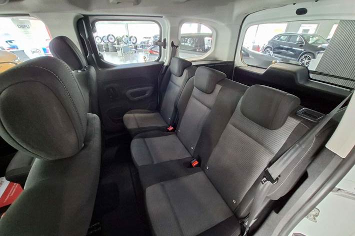 Hvid Toyota ProAce City Verso fra 2022