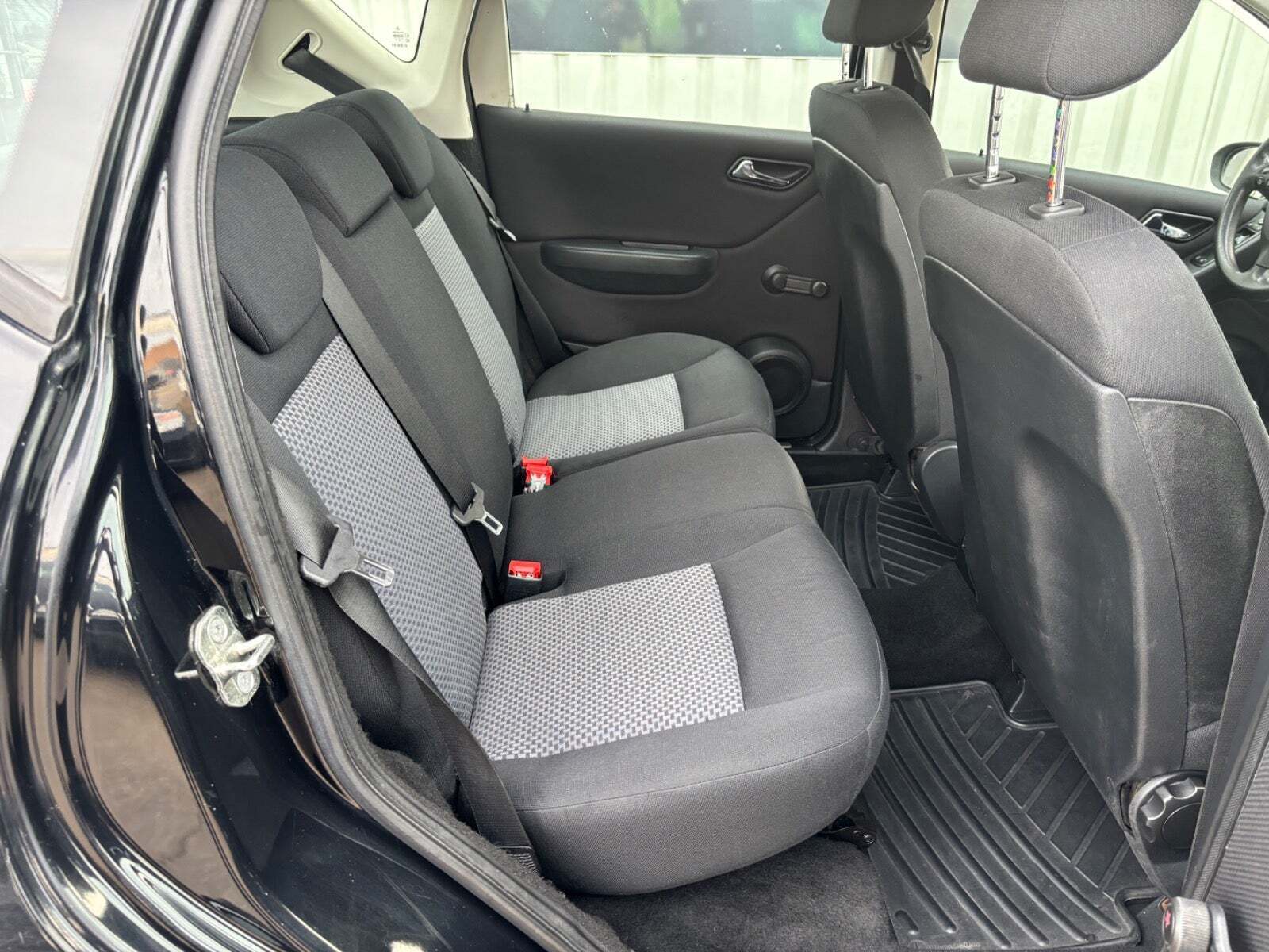 Sort Mercedes A150 fra 2006 set indefra