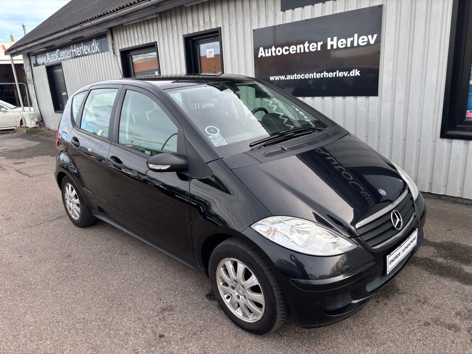 Sort Mercedes A150 fra 2006 set udefra