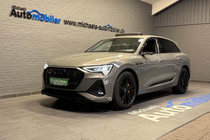 Grå Audi e-tron fra 2022 set udefra