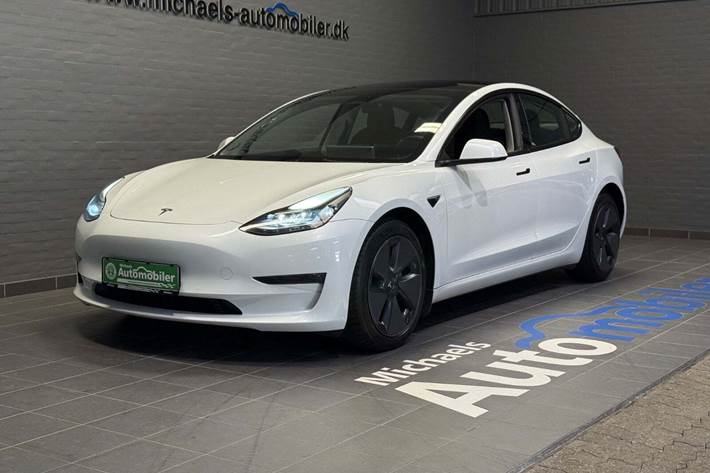 Hvid Tesla Model 3 fra 2021