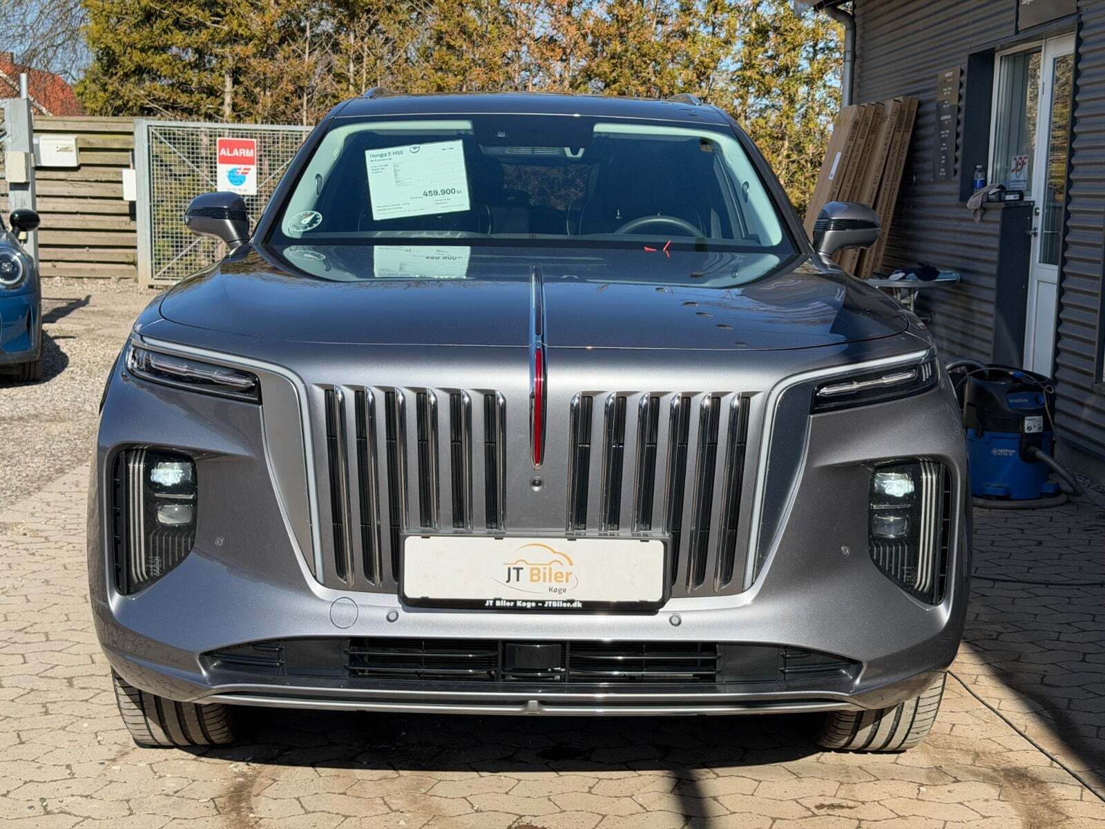 Grå Hongqi E-HS9 fra 2023