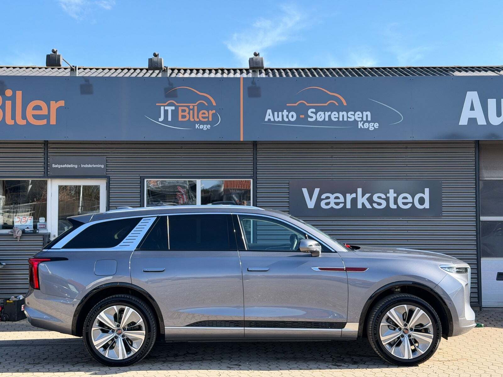 Grå Hongqi E-HS9 fra 2023