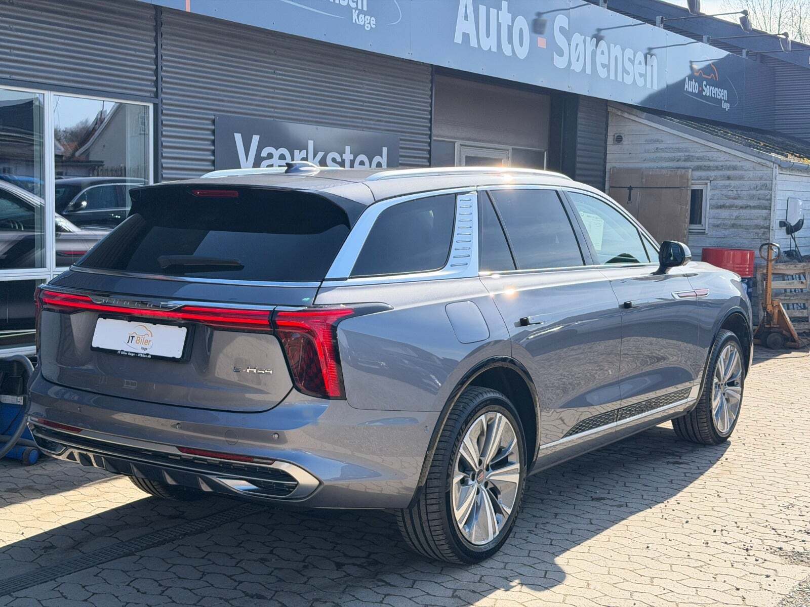 Grå Hongqi E-HS9 fra 2023