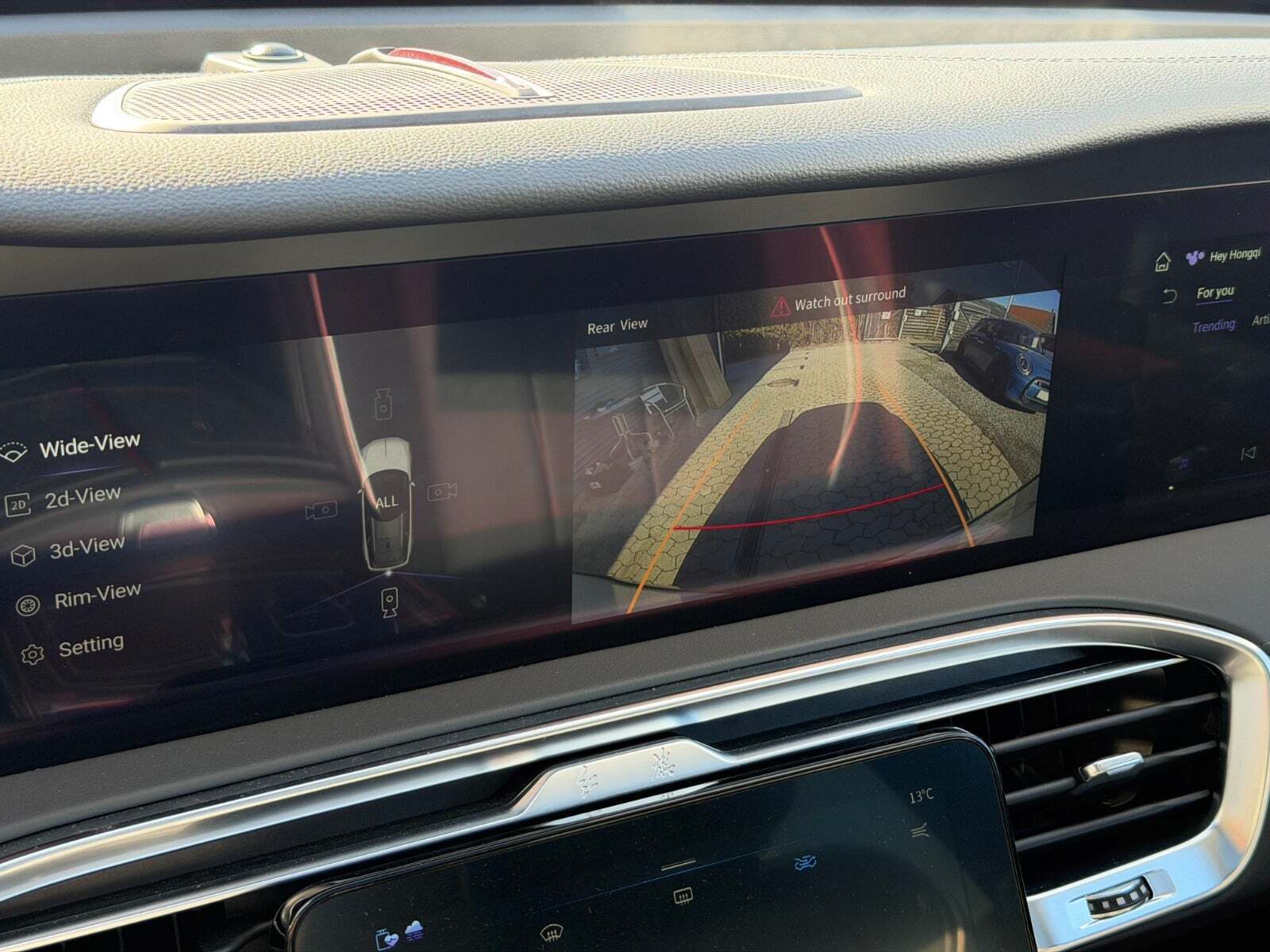 Grå Hongqi E-HS9 fra 2023