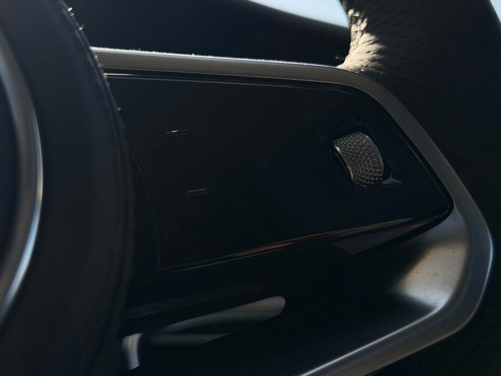 Grå Hongqi E-HS9 fra 2023