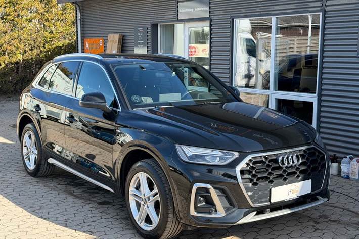 Gul Audi Q5 fra 2021 set udefra